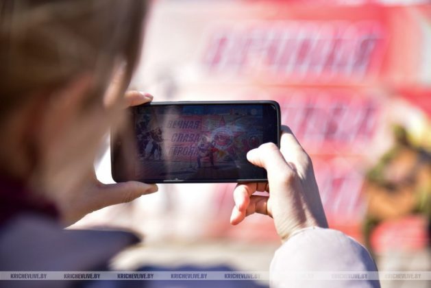 Фоторепортаж: патриотическая акция «С песней — к Победе!» в Кричеве