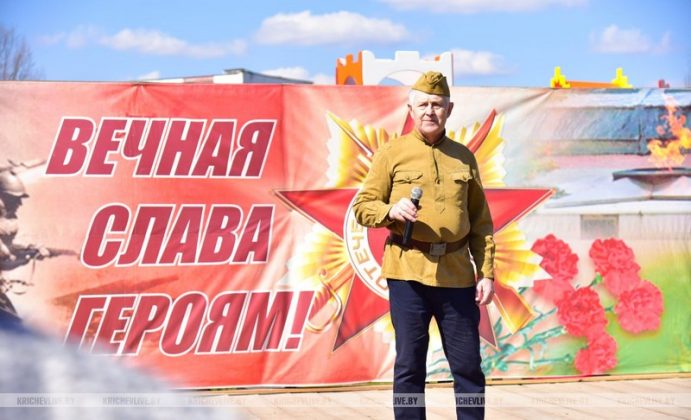 Фоторепортаж: патриотическая акция «С песней — к Победе!» в Кричеве