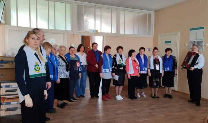 «С открытым сердцем, с добрым словом»: волонтеры Кричева поздравили пациентов БСУ со Светлой Пасхой