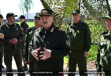 Президент посетил ракетные подразделения в Осиповичском районе