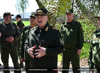 Президент посетил ракетные подразделения в Осиповичском районе