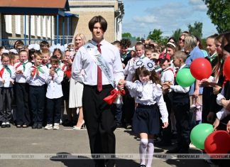Последний звонок прозвенел для 199 выпускников Кричевщины