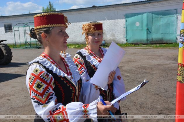 Праздник на колесах: как в Кричевском районе чествовали героев весенней страды