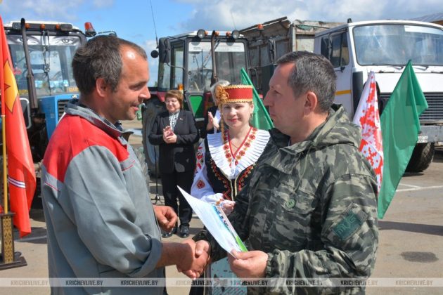 Праздник на колесах: как в Кричевском районе чествовали героев весенней страды