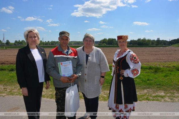 Праздник на колесах: как в Кричевском районе чествовали героев весенней страды