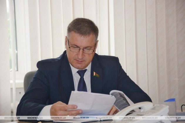 Депутат Сергей Давыдов провел личный прием граждан в Кричеве