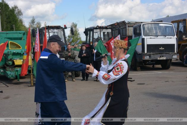 Праздник на колесах: как в Кричевском районе чествовали героев весенней страды