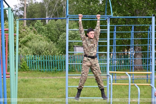 Учебно-полевые сборы для 53 десятиклассников стартовали в Кричевском районе