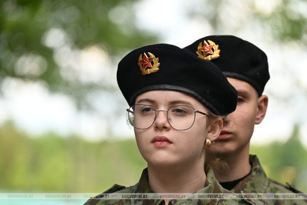 В Кричеве участники патриотического автопробега возложили цветы к памятному знаку пограничникам