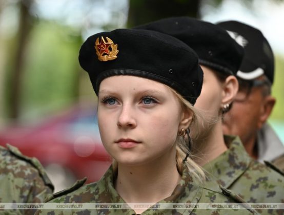 В Кричеве участники патриотического автопробега возложили цветы к памятному знаку пограничникам