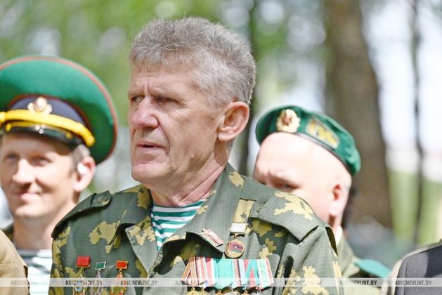 В Кричеве участники патриотического автопробега возложили цветы к памятному знаку пограничникам