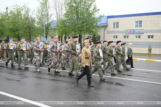 И взрослые, и дети: в Кричеве прошло шествие в честь Дня Победы