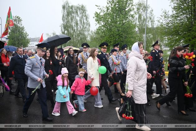 И взрослые, и дети: в Кричеве прошло шествие в честь Дня Победы