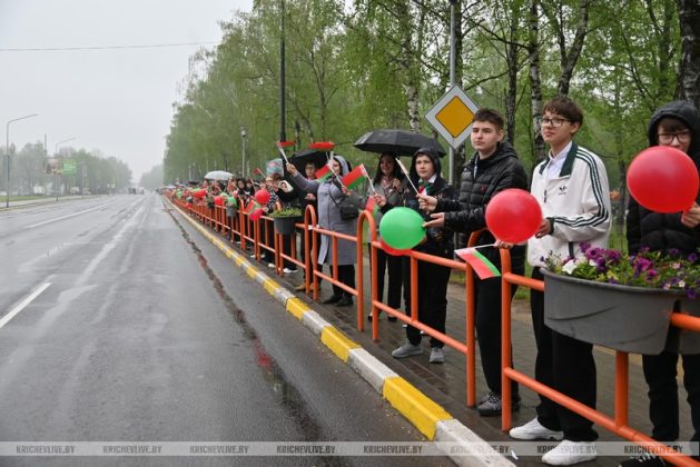 И взрослые, и дети: в Кричеве прошло шествие в честь Дня Победы