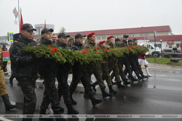 И взрослые, и дети: в Кричеве прошло шествие в честь Дня Победы