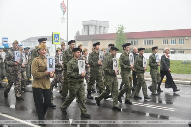 И взрослые, и дети: в Кричеве прошло шествие в честь Дня Победы