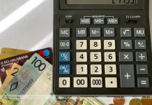 Российский рубль подорожал, доллар и юань подешевели на торгах 12 мая