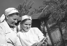 Девушки в белых халатах, приближавшие Победу Девушки в белых халатах, приближавшие Победу