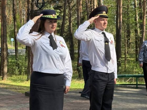 Кричевские правоохранители почтили память героев войны. Фотофакт