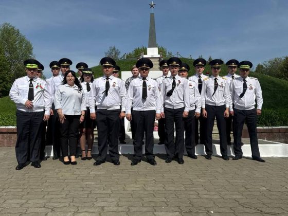 Кричевские правоохранители почтили память героев войны. Фотофакт