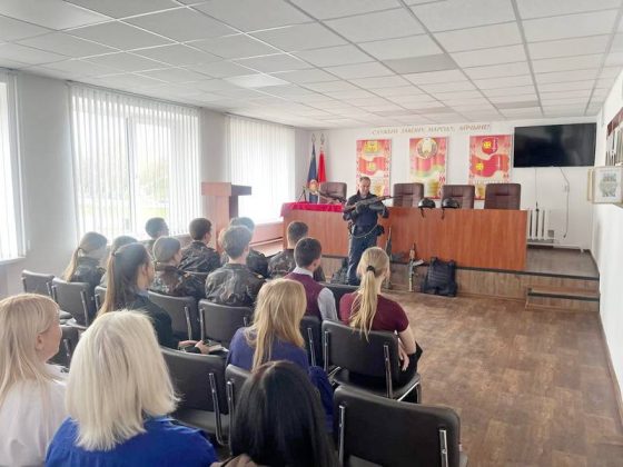 В Кричевском РОВД провели занятие для воспитанников военно-патриотического клуба и их родителей