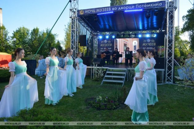 Узнали, как дворец Потемкина на четыре часа превратился в портал в историю. Фоторепортаж с «Ночи музеев»