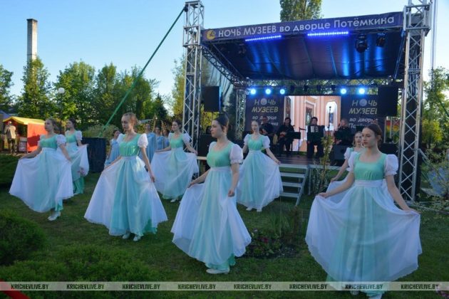 Узнали, как дворец Потемкина на четыре часа превратился в портал в историю. Фоторепортаж с «Ночи музеев»
