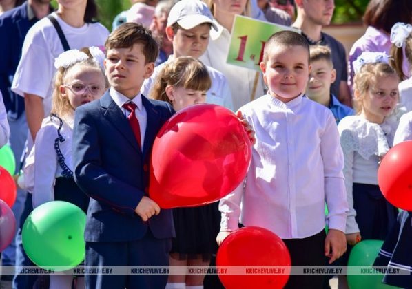 Последний звонок прозвенел для 199 выпускников Кричевщины