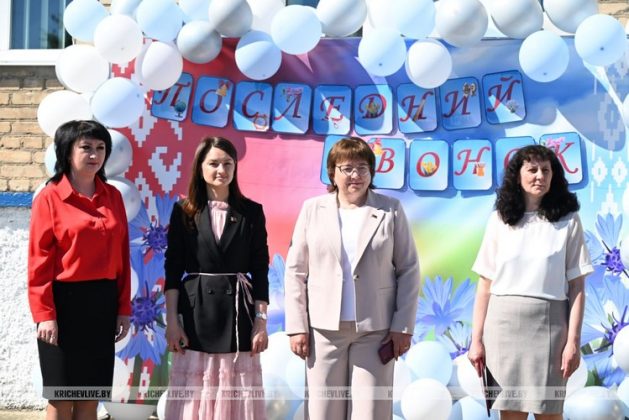 Последний звонок прозвенел для 199 выпускников Кричевщины