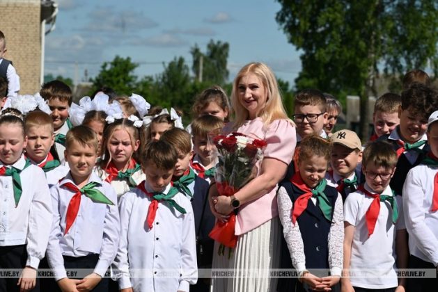 Последний звонок прозвенел для 199 выпускников Кричевщины