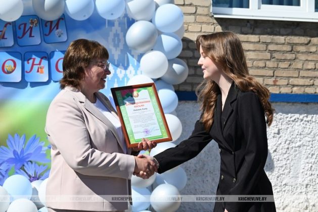 Последний звонок прозвенел для 199 выпускников Кричевщины