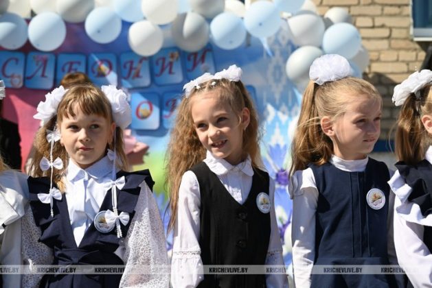 Последний звонок прозвенел для 199 выпускников Кричевщины