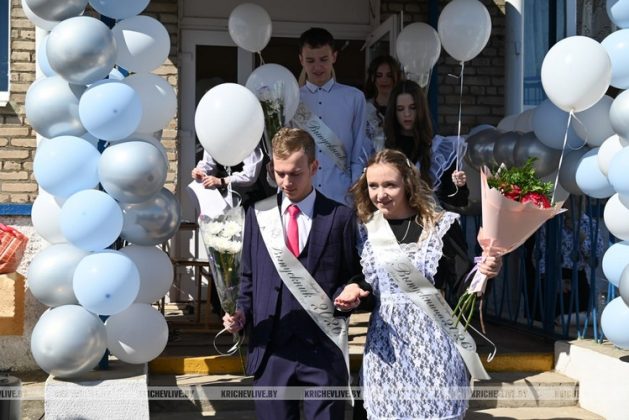 Последний звонок прозвенел для 199 выпускников Кричевщины