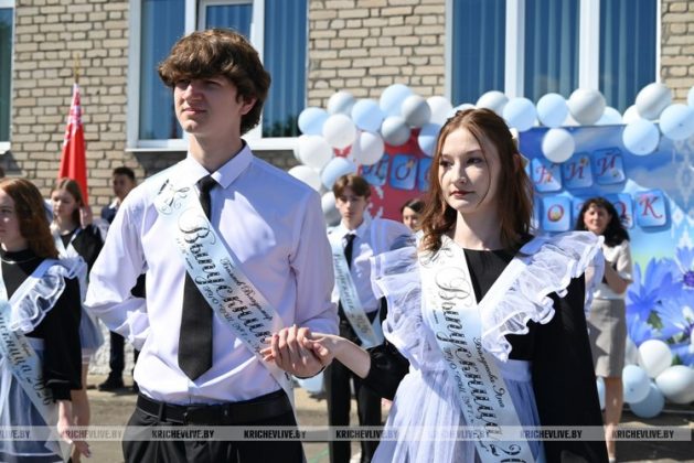 Последний звонок прозвенел для 199 выпускников Кричевщины