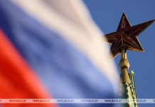 Лукашенко поздравил Путина с Днем России