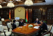 Президент рассмотрел кадровые вопросы: назначения в министерствах, СМИ, местной вертикали и посольствах