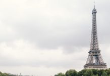 Эйфелева башня «подросла» на 10 см: что произошло
