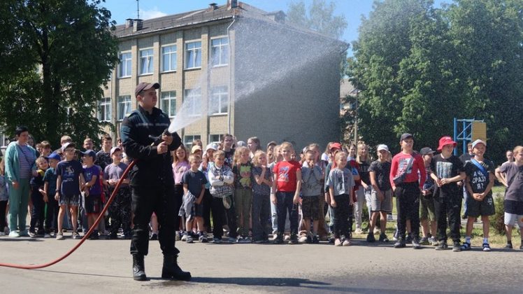 Игры, викторины и «101»: почему кричевские школьники запомнят встречу со спасателями надолго