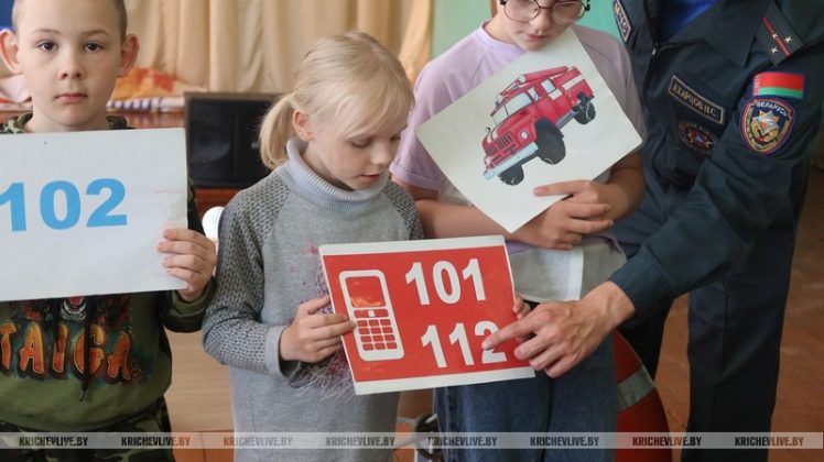 Кричевские спасатели провели урок безопасности в Молятичской школе