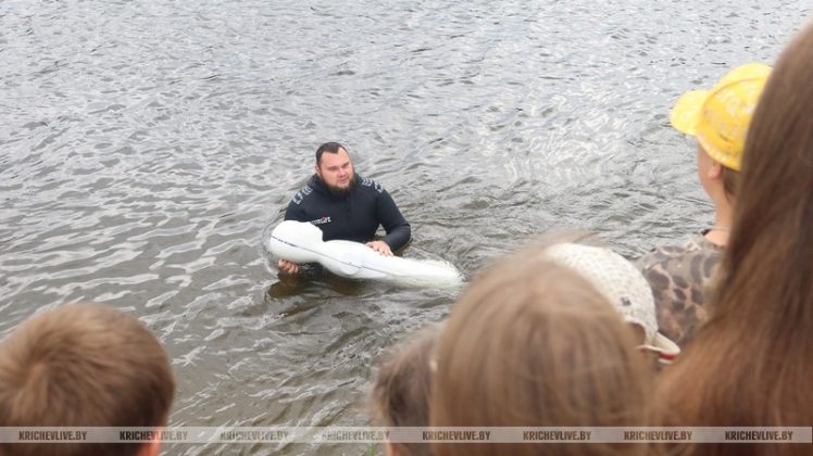 Кричевские спасатели и ОСВОД провели урок безопасности у воды для школьников