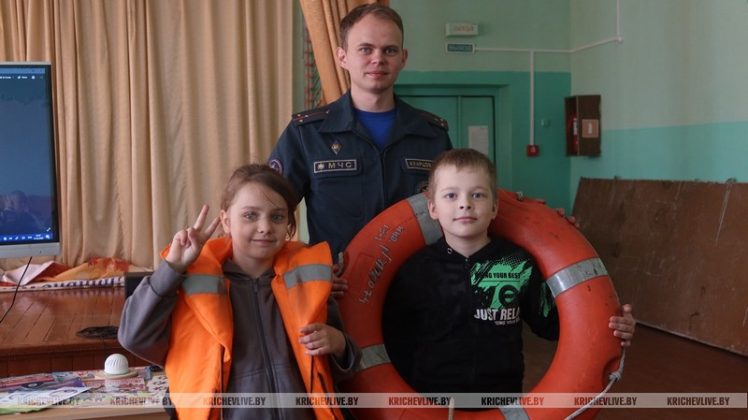 Кричевские спасатели провели урок безопасности в Молятичской школе