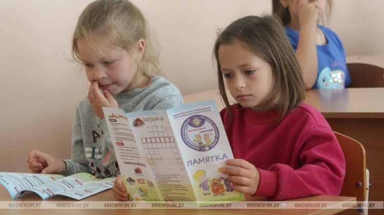 Спасатели Кричевского района провели уроки безопасности для сельских школьников