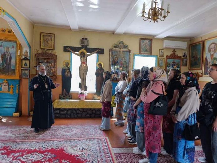 В Свято-Никольском храме Кричева прошла экскурсия для ребят из летнего лагеря