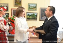 Искусство объединяет: в Кричеве открылась выставка российских художниц «Две точки зрения»