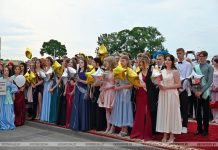 Звездный выпускной проходит в Кричеве