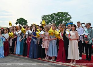 Звездный выпускной проходит в Кричеве Кричев | Новости Кричева и Кричевского района
