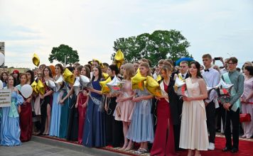 Звездный выпускной проходит в Кричеве Кричев | Новости Кричева и Кричевского района