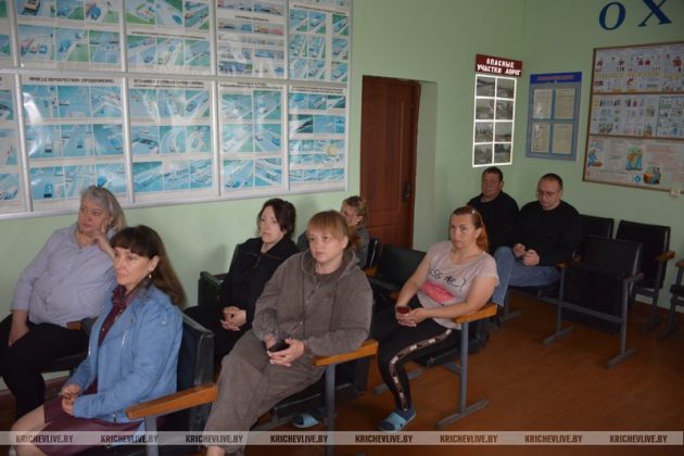 Встреча с Владимиром Александровым в автобусном парке: о безопасности на дорогах и в сети