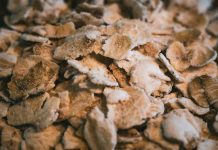 Что добавить в овсяную кашу, чтобы сделать ее полезнее и вкуснее? Отвечает нутрициолог