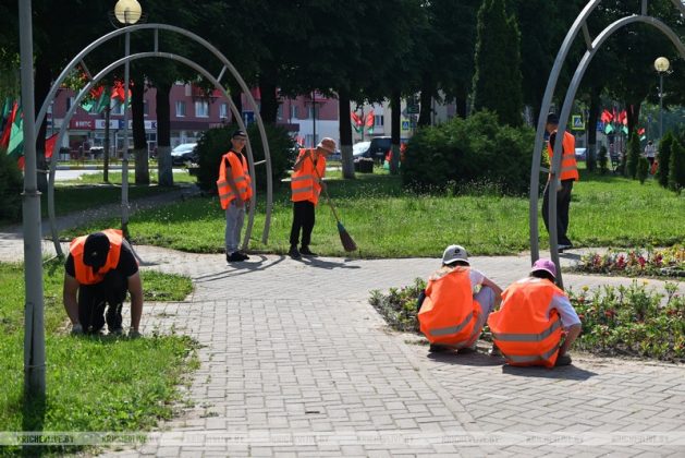Молодежь студенческих отрядов Кричева делает город краше